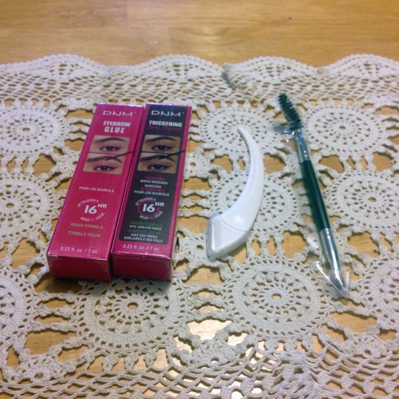 eyebrow glue + thickening brow mascara - Picture 1 of 7